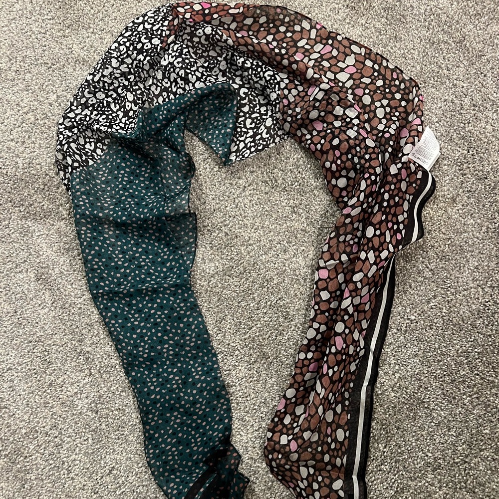 NIP CAbi # 3832 Delight Scarf